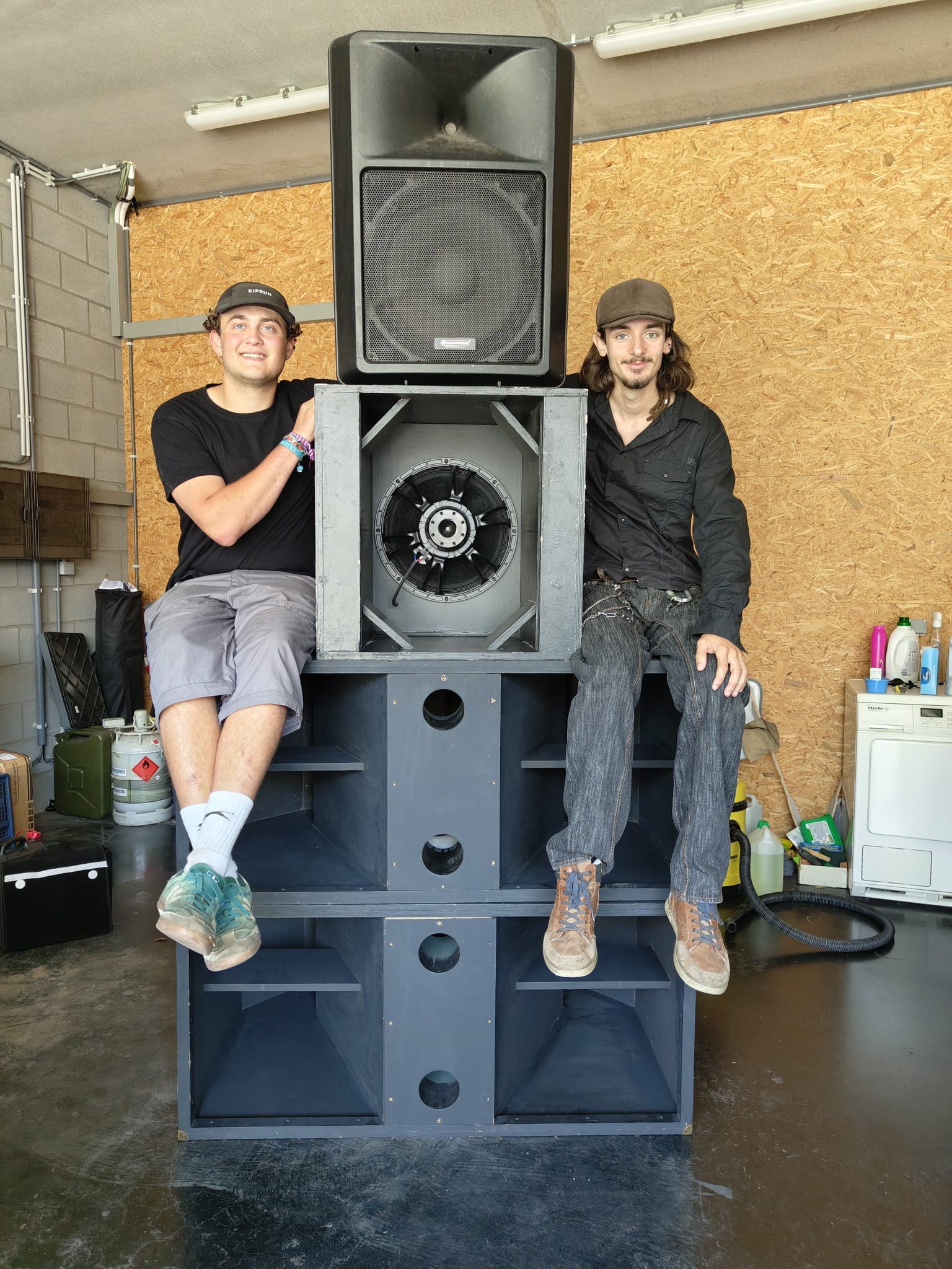 foto van wout en yorick met het soundsystem